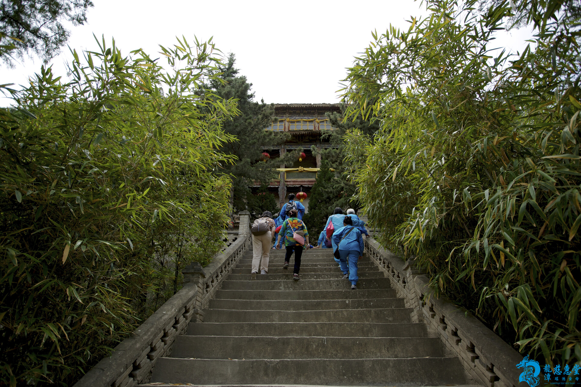 通往西王母石窟的千年階梯