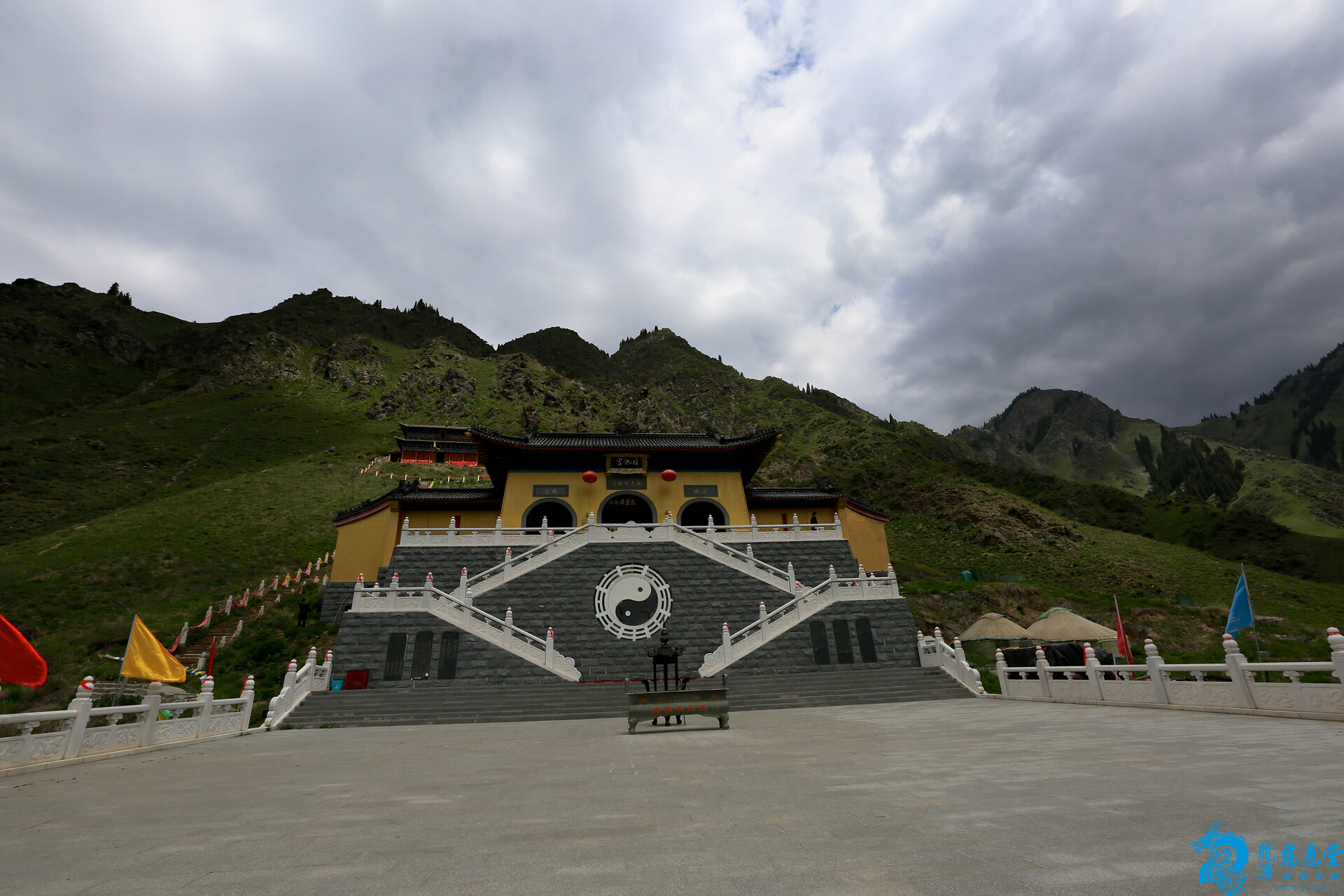 太極廣場迎賓客