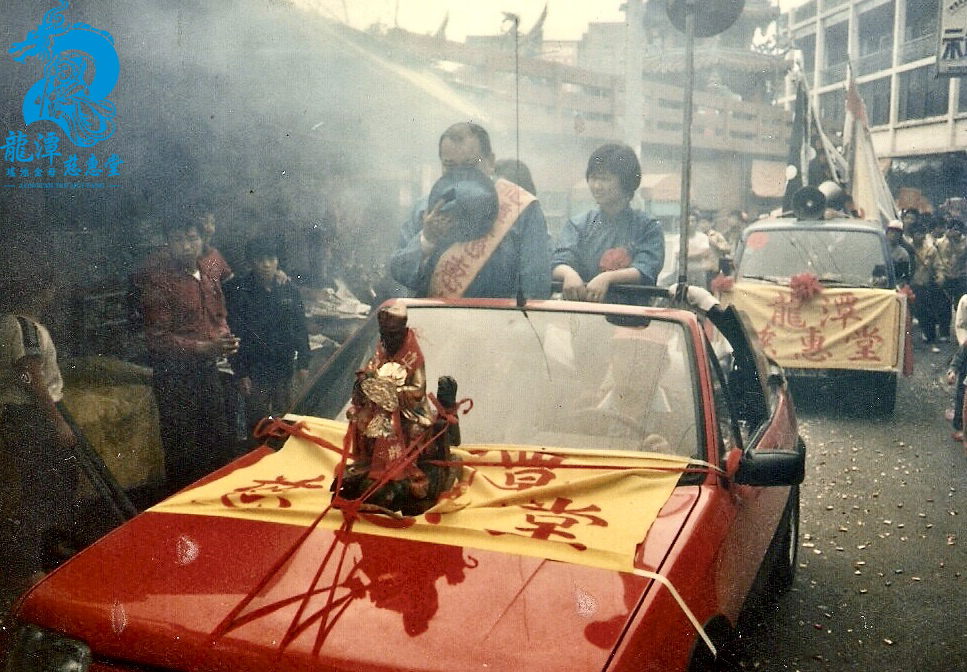 迎請瑤池金母金身的盛大車隊