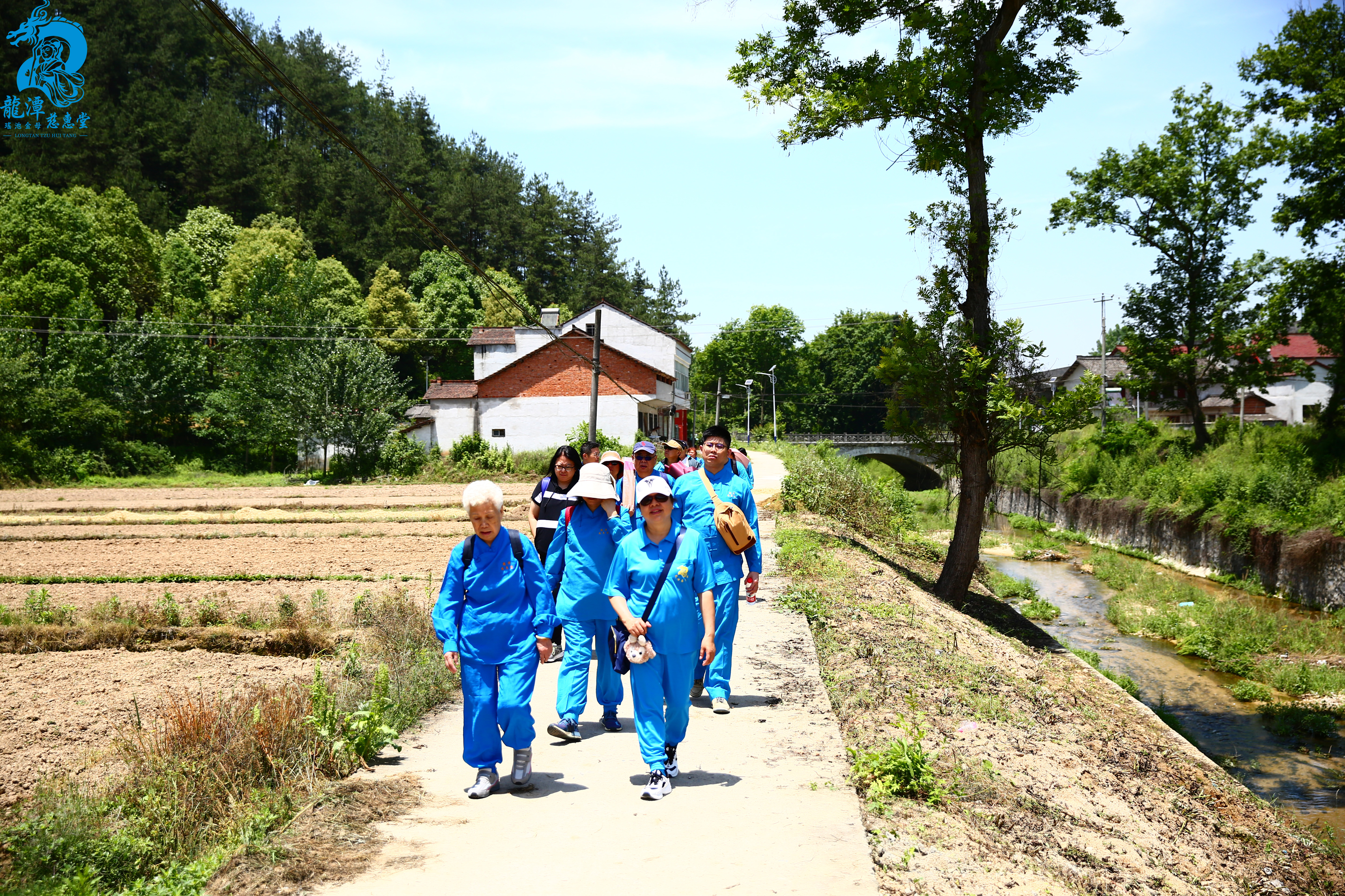 行於城固地母廟途中