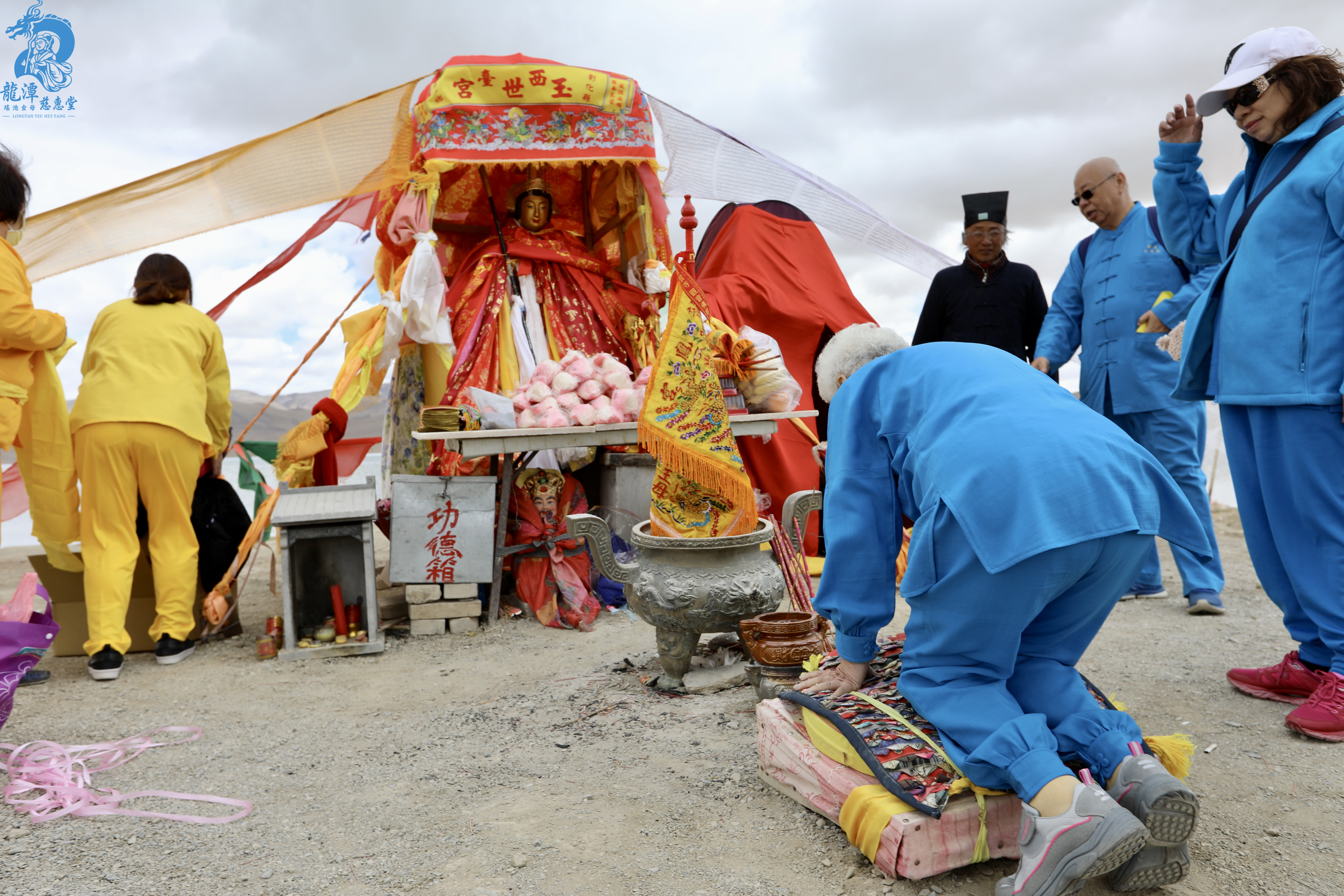 金母聖座前的主娘禮敬