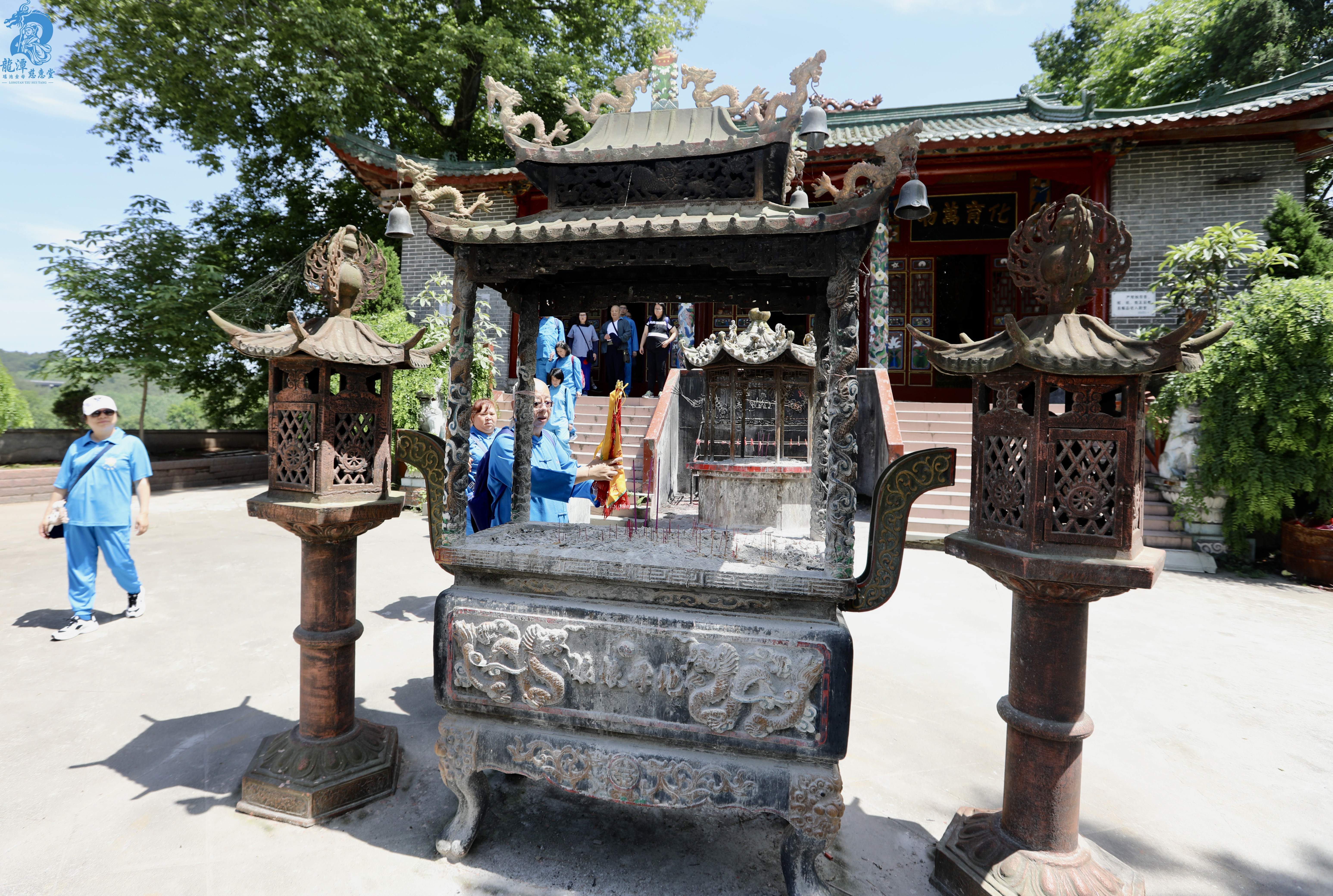 地母庇佑，令旗承載祝福